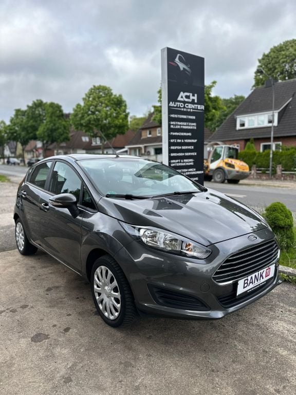 Grau Gebraucht 2015 Ford Fiesta Kleinwagen | 6.999 € (Fairer Preis) - Bild 1/4