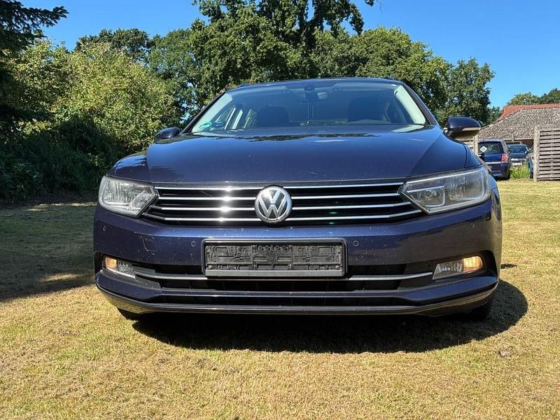 Blau Gebraucht 2016 VW Passat Comfortline Kombi | 7.990 € (Guter Preis) - Bild 1/4