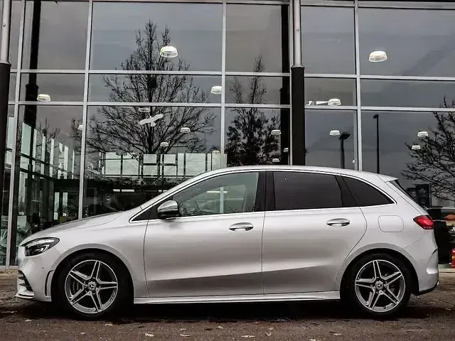Gebraucht Mercedes B220 Premium 190 PS (139 kW) 2023 Silber Kleinwagen