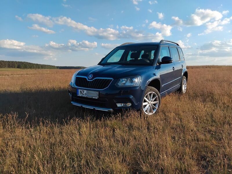 Blau Gebraucht 2015 Skoda Yeti SUV | 12.600 € (Guter Preis) - Bild 1/4