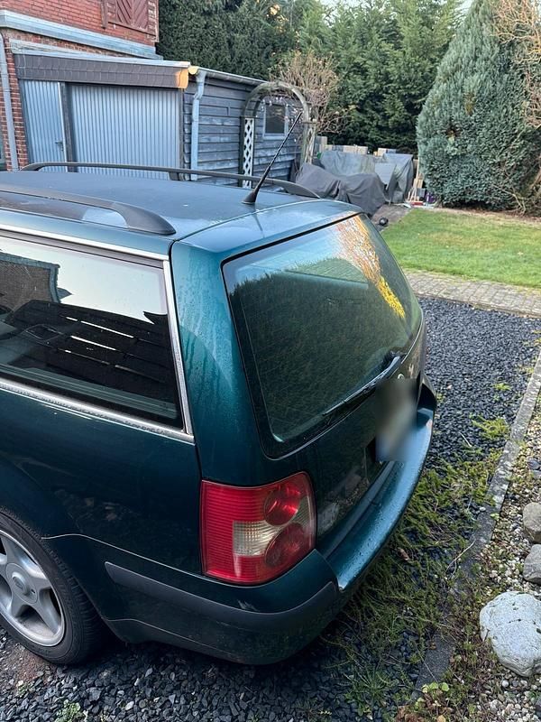 Gebraucht VW Passat 131 PS (96 kW) 2001 Grün Kombi