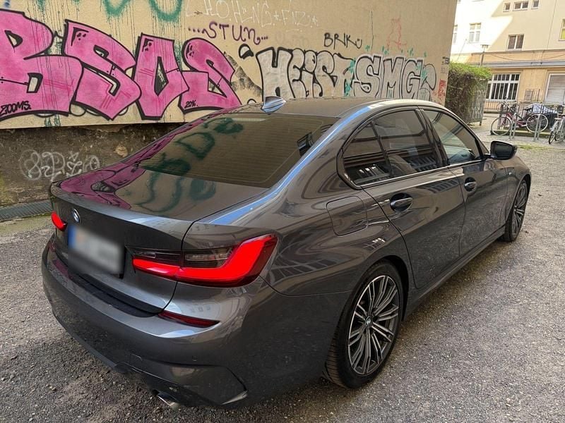 Schwarz Gebraucht 2020 BMW 330 M Sport Limousine | 19.900 € (Superpreis) - Bild 1/4
