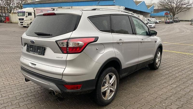 Gebraucht Ford Kuga Trend 150 PS (110 kW) 2018 Silber SUV