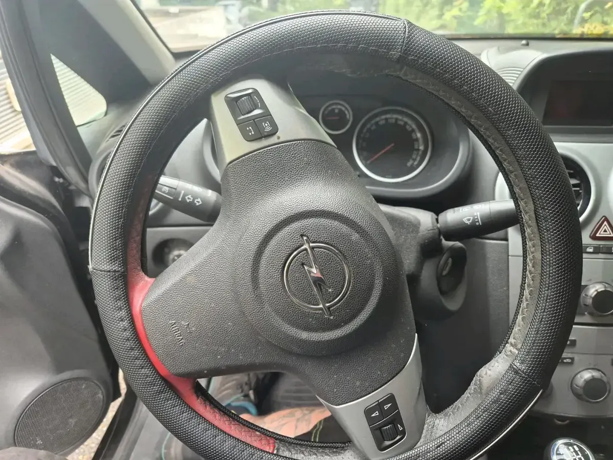 Gebraucht Opel Corsa 150 PS (110 kW) 2008 Schwarz Kleinwagen