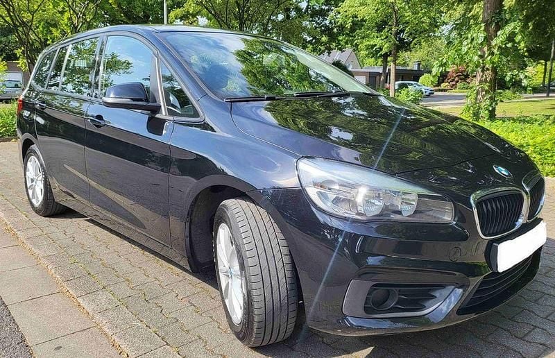 Schwarz Gebraucht 2015 BMW 216 Gran Tourer Van / Kleinbus | 5.900 € (Fairer Preis) - Bild 1/4