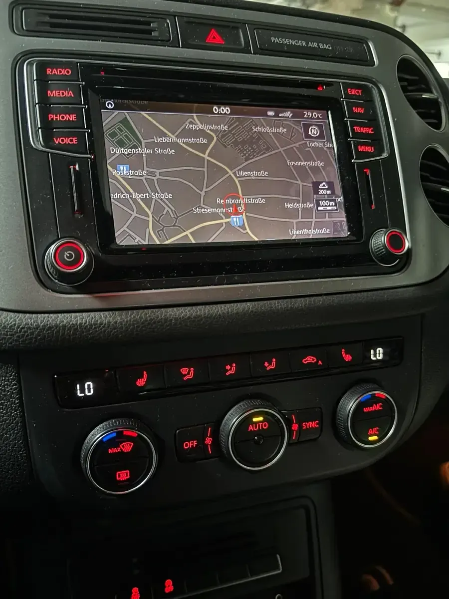 Gebraucht VW Tiguan LOUNGE 150 PS (110 kW) 2015 Schwarz SUV