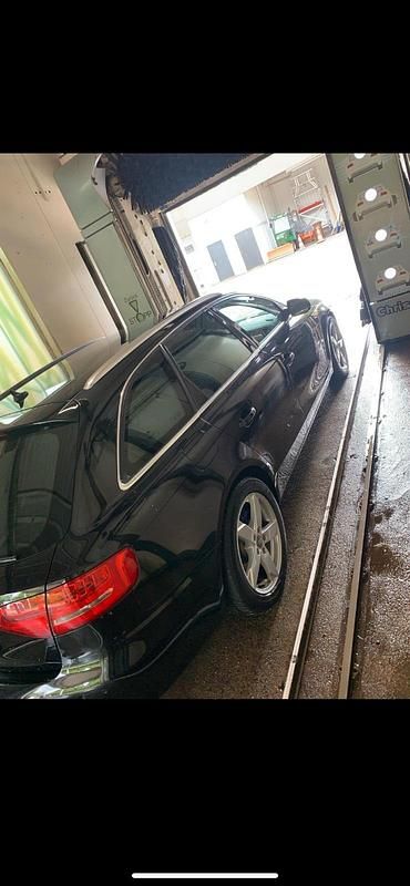 Schwarz Gebraucht 2011 Audi A4 Kombi | 5.999 € (Fairer Preis) - Bild 1/4