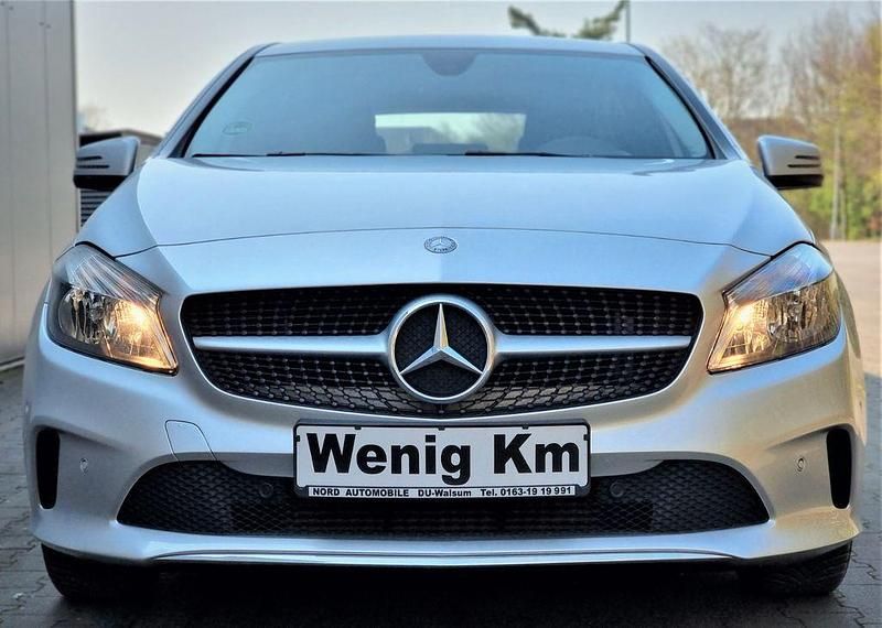 Silber Gebraucht 2017 Mercedes A180 Limousine | 12.200 € (Guter Preis) - Bild 1/1