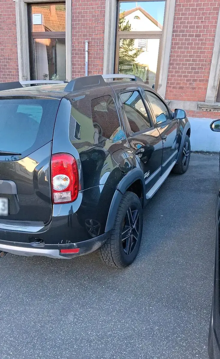 Second-hand Dacia Duster 110 CP (80 kW) 2012 Negru SUV
