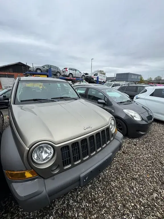Gebraucht Jeep Cherokee Sport 150 PS (110 kW) 2006 SUV