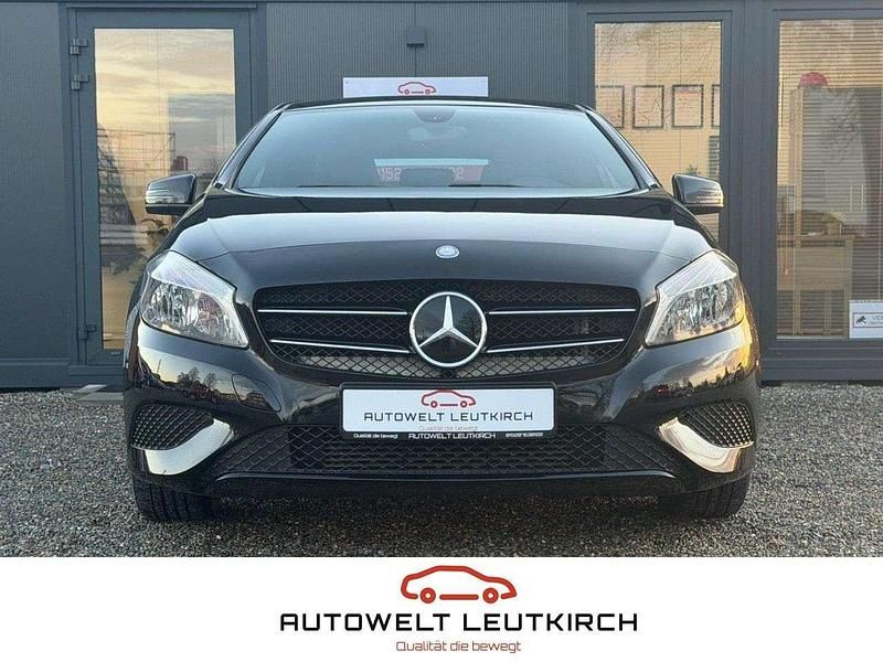 Schwarz Gebraucht 2014 Mercedes A180 Kleinwagen | 11.980 € (Fairer Preis) - Bild 1/4