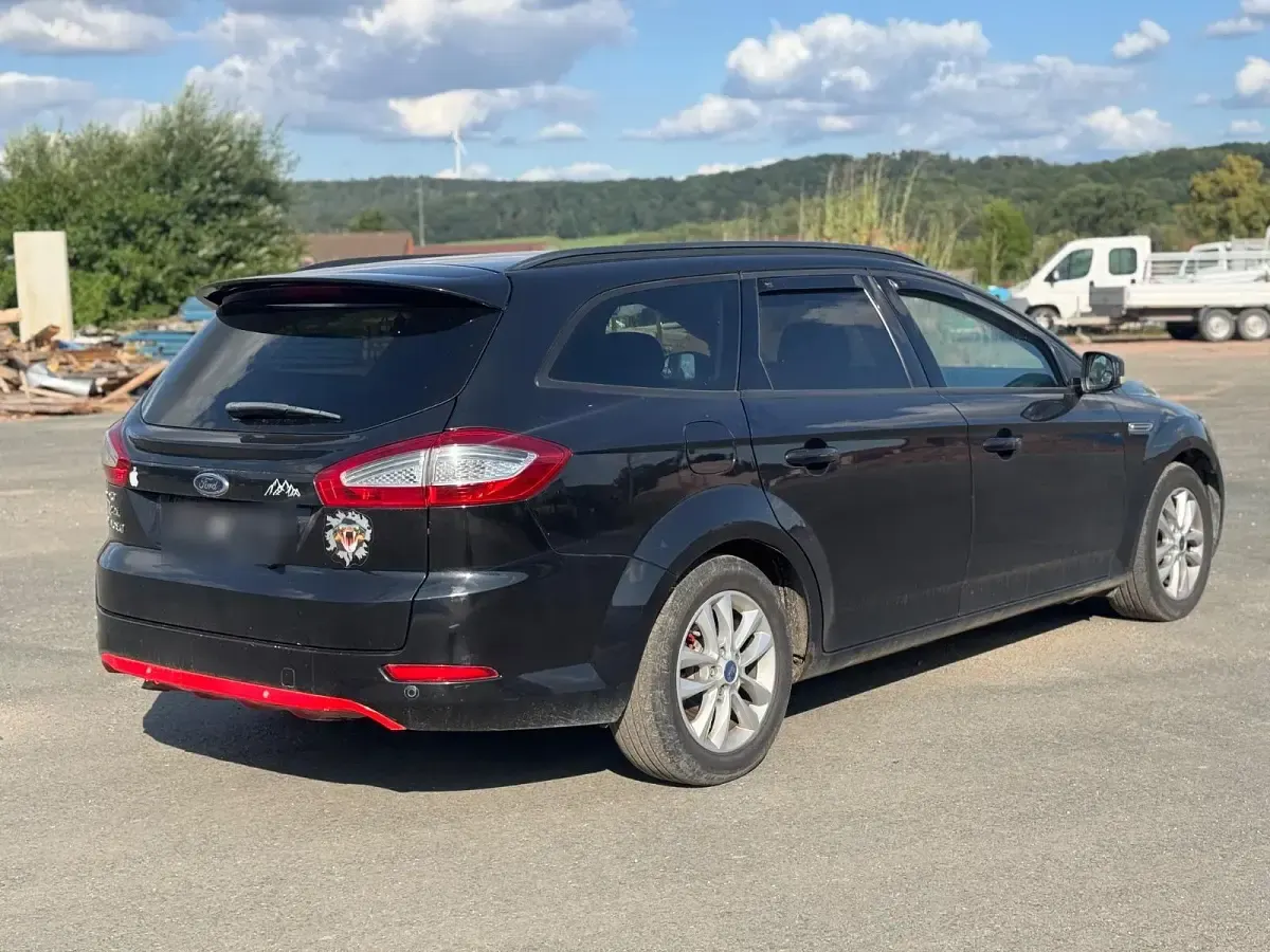 Gebraucht Ford Mondeo 138 PS (101 kW) 2012 Schwarz Kombi