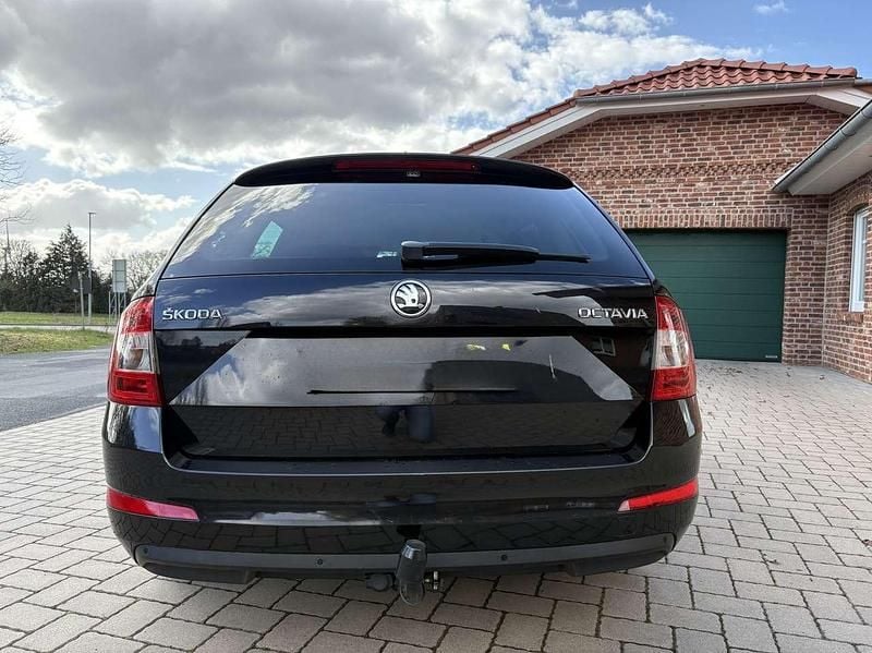 Gebraucht Skoda Octavia 150 PS (110 kW) 2015 Schwarz Kleinwagen