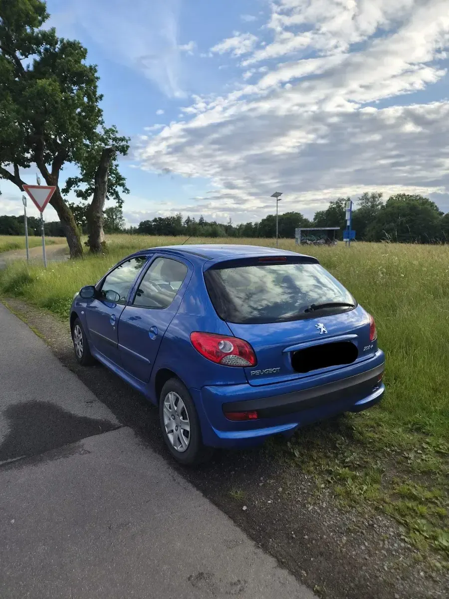 Gebraucht Peugeot 206+ 60 PS (44 kW) 2010 Blau Kleinwagen
