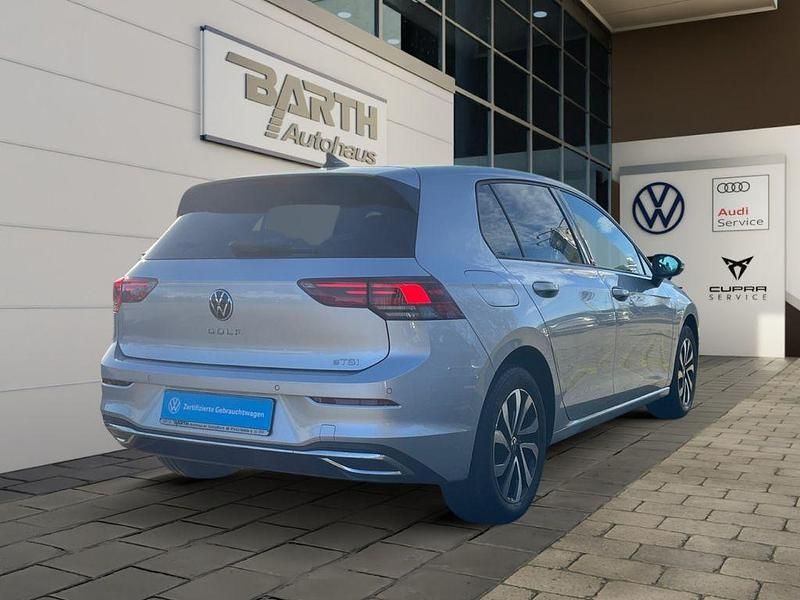 Gebraucht VW Golf VIII Active 110 PS (80 kW) 2022 Silber Limousine