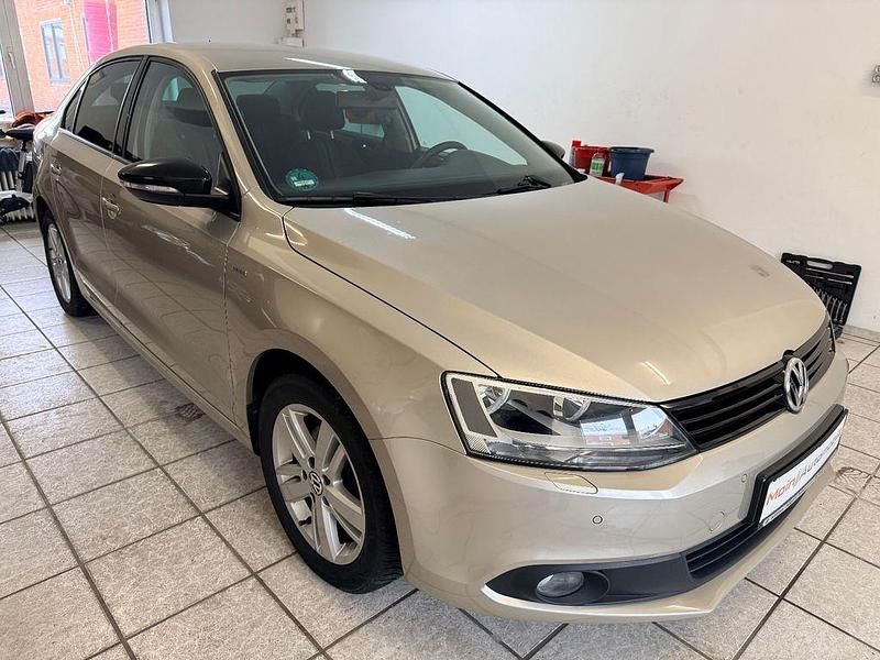 Gebraucht VW Jetta Match 105 PS (77 kW) 2012 Silber Limousine