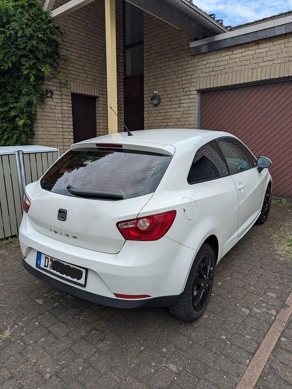 Weiß Gebraucht 2009 Seat Ibiza SC Style Kleinwagen | 2.500 € (Fairer Preis) - Bild 1/4