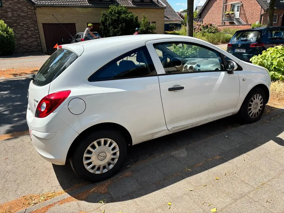 Gebraucht Opel Corsa 70 PS (51 kW) 2013 Weiß Kleinwagen