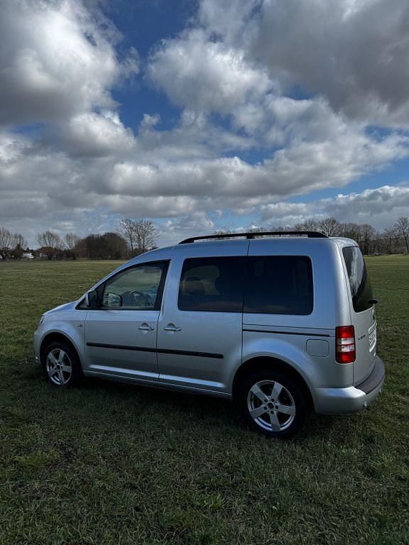 Gebraucht VW Caddy Comfortline 140 PS (102 kW) 2011 Silber Van / Kleinbus