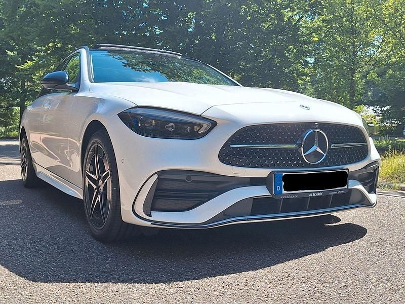 Weiß Gebraucht 2022 Mercedes C300e AMG line Kombi | 36.300 € (Fairer Preis) - Bild 1/4