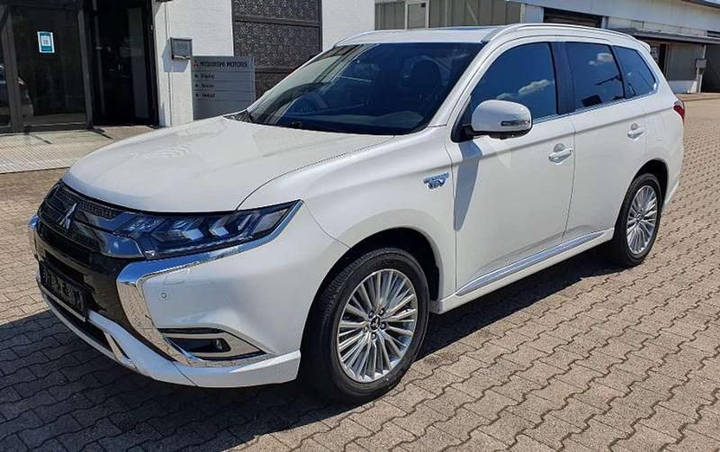 Perlmuttweiß Gebraucht 2020 Mitsubishi Outlander P-HEV Top SUV | 21.950 € (Guter Preis) - Bild 1/4