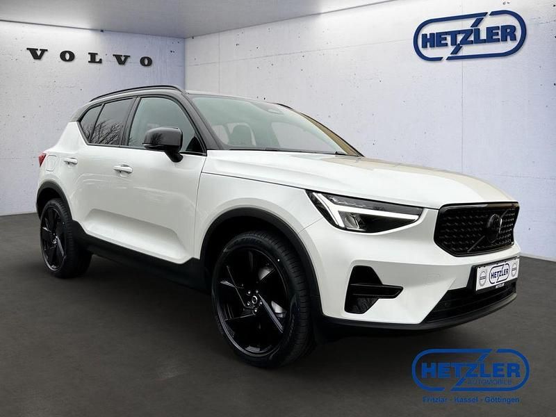 Neu Volvo XC40 Plus 163 PS (119 kW) 2025 Crystal white / metallic SUV