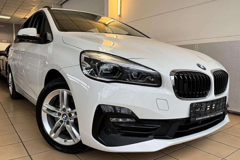 Alpinweiss iii Gebraucht 2019 BMW 218 Sport Line Van / Kleinbus | 21.900 € (Teuer) - Bild 1/4