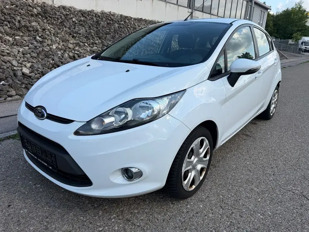 Gebraucht Ford Fiesta 82 PS (60 kW) 2012 Weiß Limousine