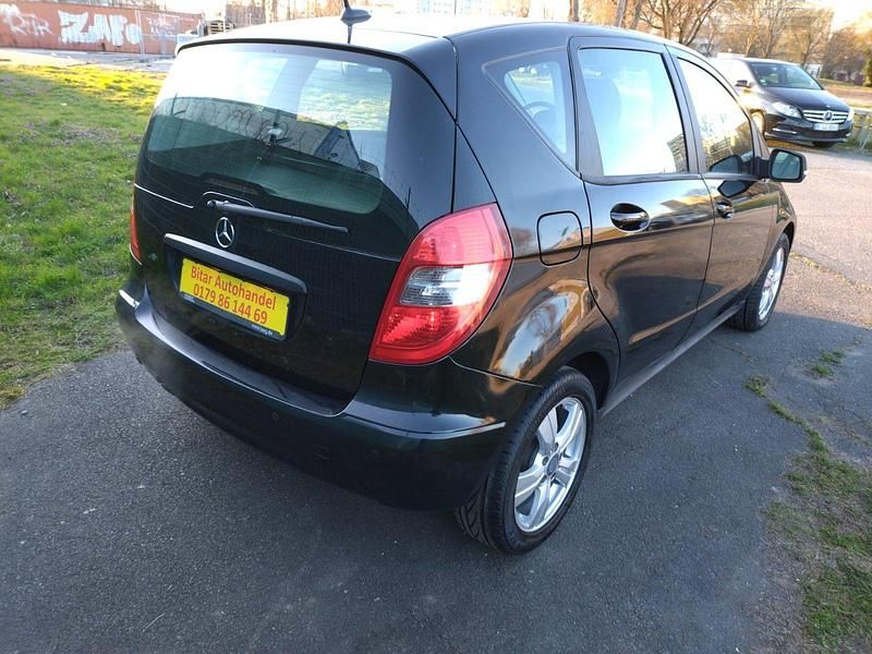 Gebraucht Mercedes A160 95 PS (69 kW) 2011 Schwarz Limousine