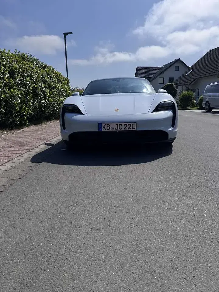 Gebraucht Porsche Taycan 4S 359 kW (489 PS) 2023 Weiß Limousine