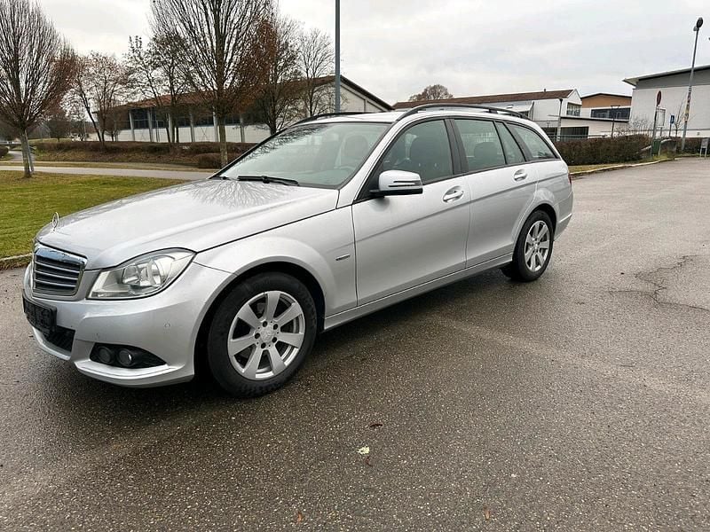 Grün Gebraucht 2012 Mercedes C180 Kombi | 5.700 € - Bild 1/4