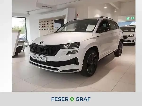 Weiss Neu 2025 Skoda Karoq SUV | 39.440 € (Teuer) - Bild 1/4