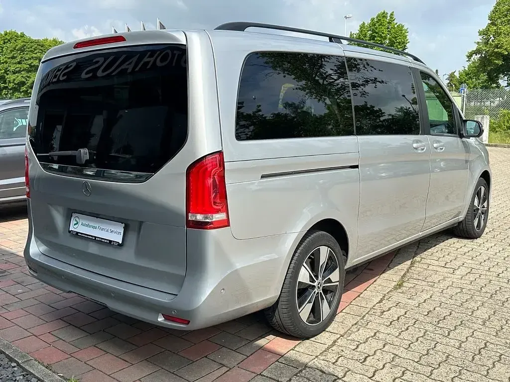 Gebraucht Mercedes V220 Edition 163 PS (119 kW) 2022 Silber Van / Kleinbus