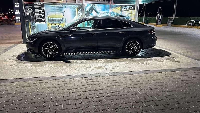 Gebraucht VW Arteon Basis 150 PS (110 kW) 2018 Grau Kleinwagen