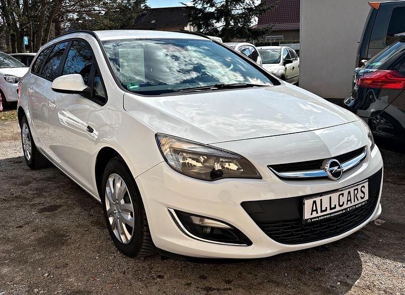 Gebraucht Opel Astra 110 PS (80 kW) 2012 Weiß Kombi