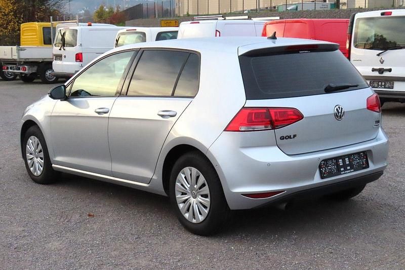 Second-hand VW Golf VII 110 CP (80 kW) 2015 Argintiu Berlinǎ