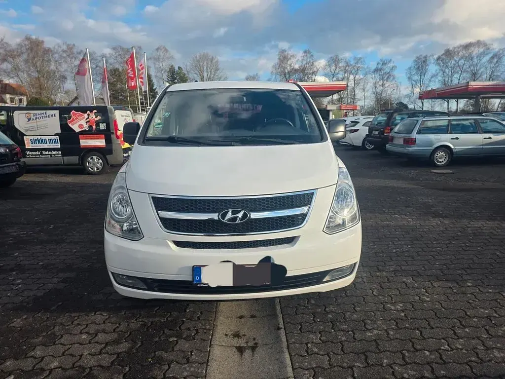 Gebraucht Hyundai H-1 170 PS (125 kW) 2012 Weiß Van / Kleinbus