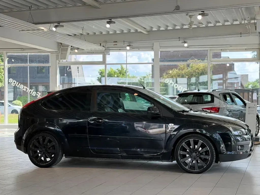 Gebraucht Ford Focus Titanium 116 PS (85 kW) 2005 Schwarz Limousine