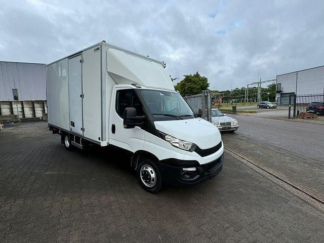 White ic 194 Gebraucht 2015 Iveco Daily Van | 21.361 € - Bild 1/4