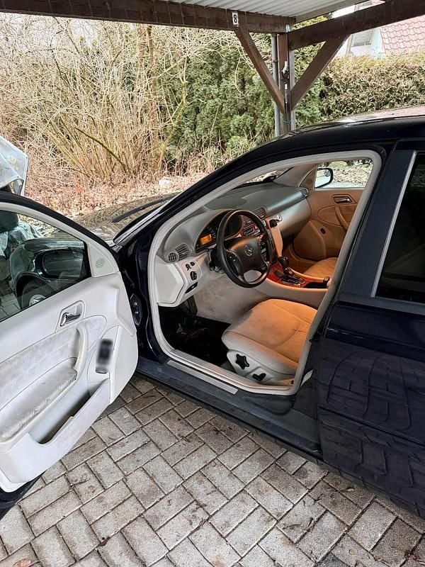 Gebraucht Mercedes C220 147 PS (108 kW) 2005 Schwarz Limousine