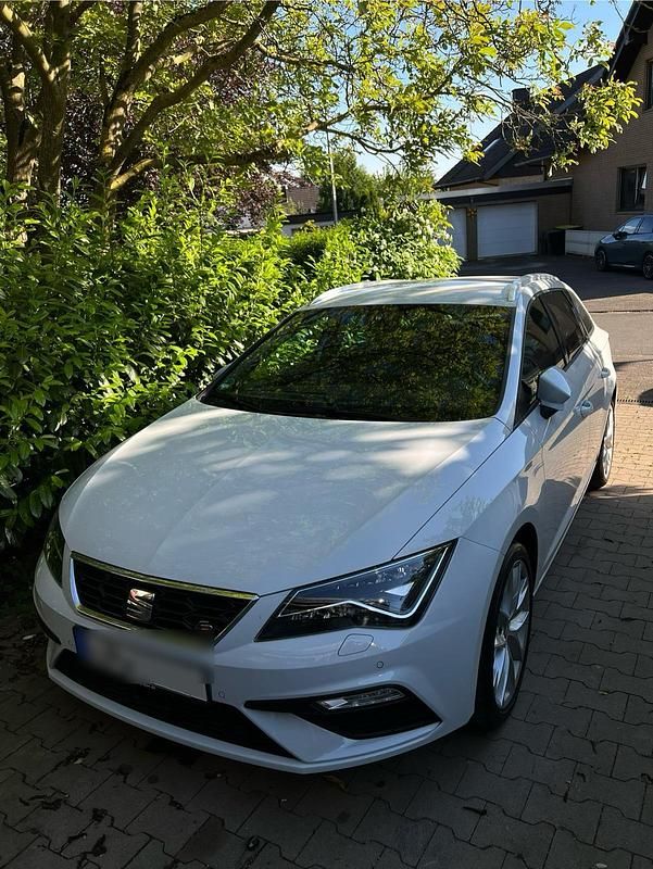 Weiß Gebraucht 2020 Seat Leon ST FR Kombi | 12.500 € (Superpreis) - Bild 1/4