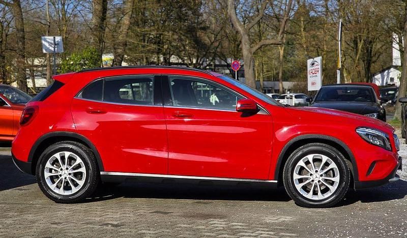 Gebraucht Mercedes GLA200 136 PS (100 kW) 2014 Rot SUV