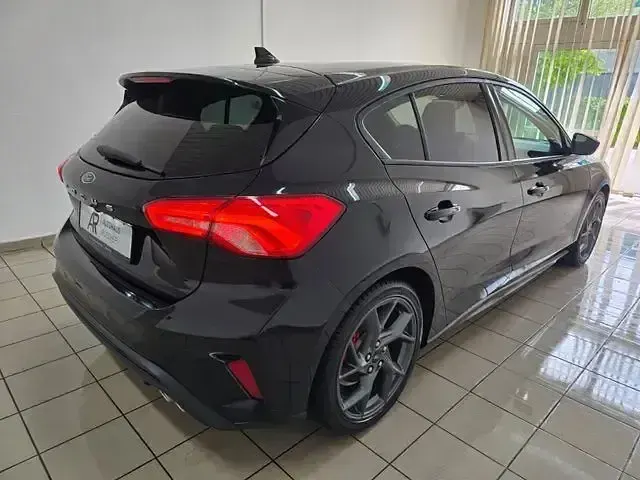Używany Ford Focus ST-Line 182 KM (133 kW) 2019 Czarny Sedan/Limuzyna