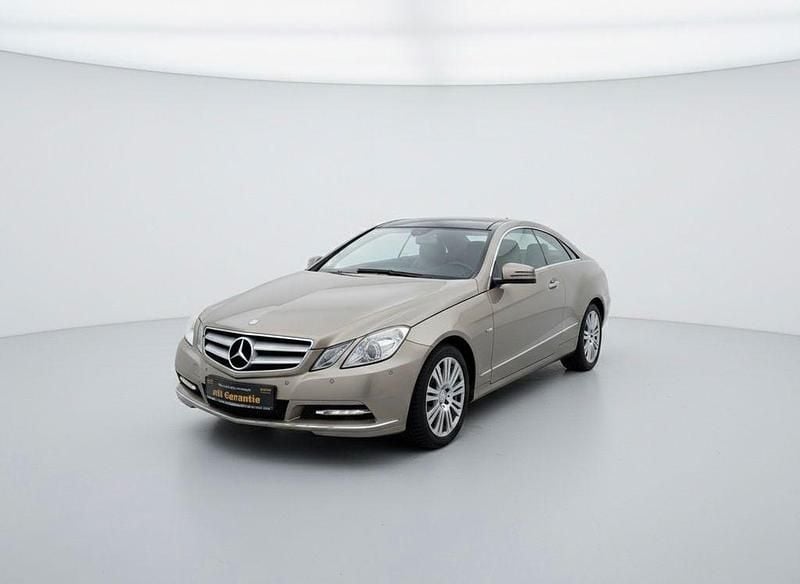 Beige Gebraucht 2011 Mercedes E300 Coupé | 12.300 € (Fairer Preis) - Bild 1/4