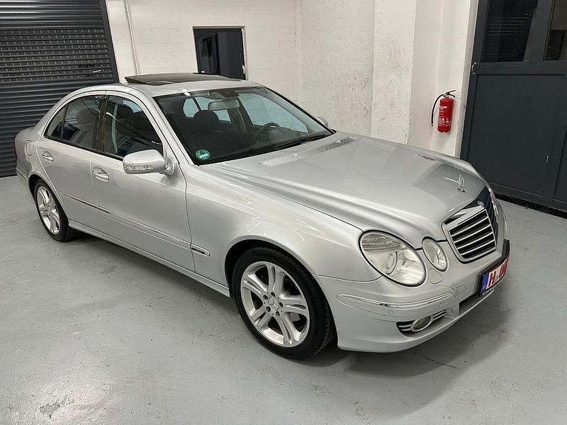 Silber Gebraucht 2007 Mercedes E280 Avantgarde Limousine | 6.990 € (Fairer Preis) - Bild 1/4