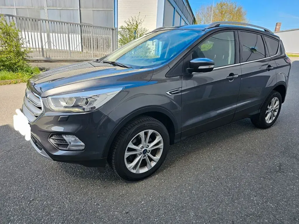 Usado Ford Kuga 150 HP (110 kW) 2019 Cinzento SUV