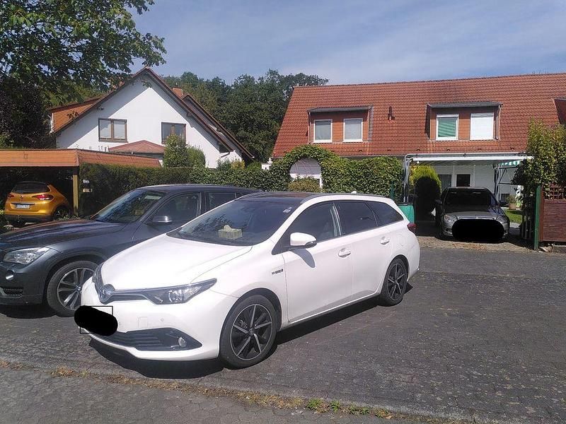 Weiß Gebraucht 2017 Toyota Auris Touring Sports Kombi | 13.900 € (Fairer Preis) - Bild 1/3