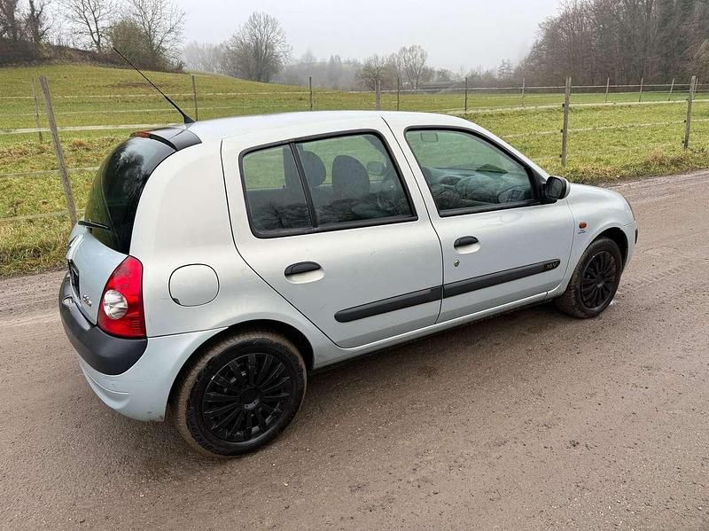 Gebraucht Renault Clio II 75 PS (55 kW) 2001 Silber Limousine