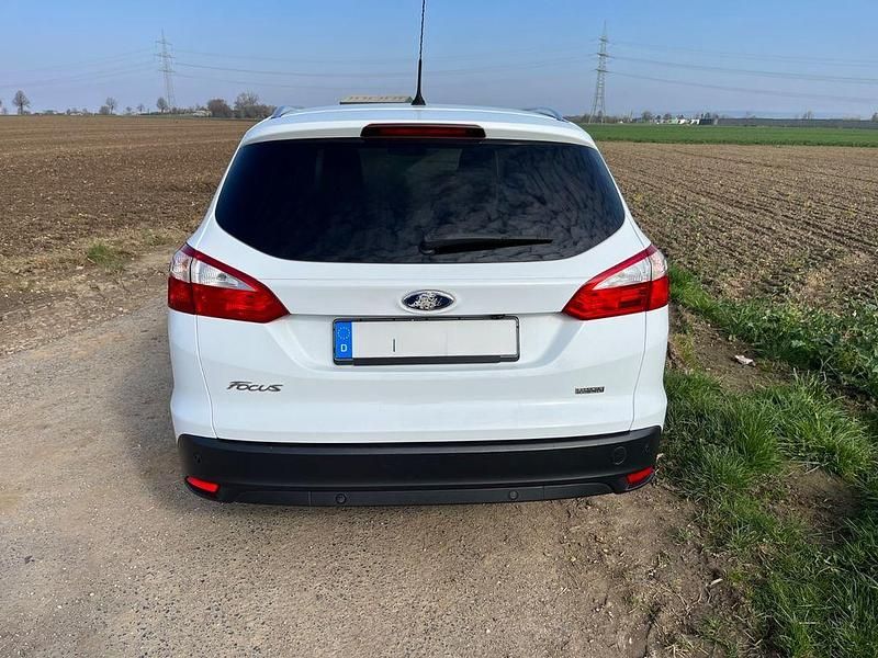 Gebraucht Ford Focus Titanium 105 PS (77 kW) 2013 Weiß Limousine