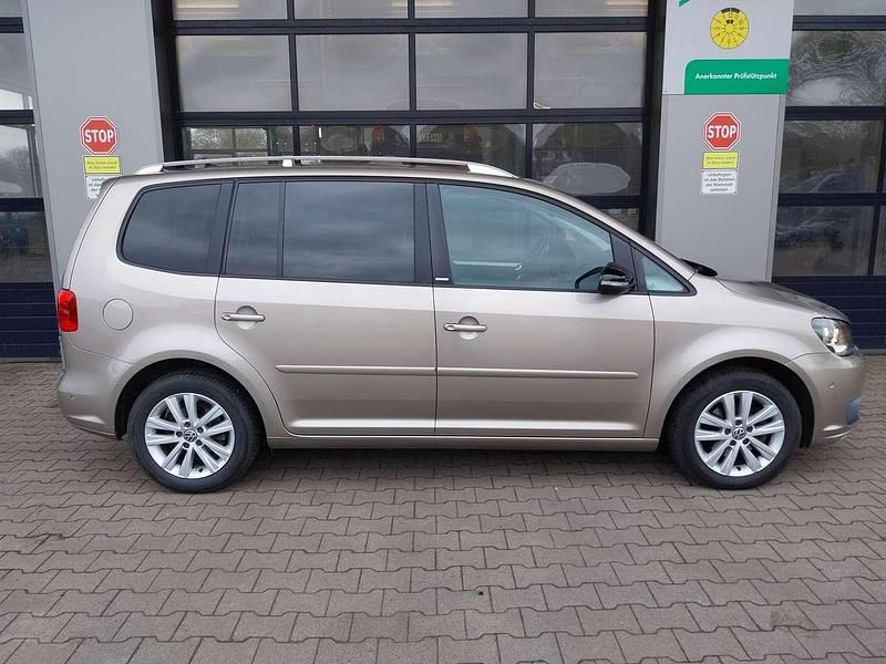 Gebraucht VW Touran Style 105 PS (77 kW) 2012 Titanium beige Van / Kleinbus